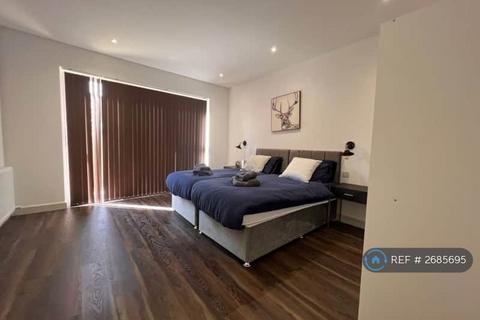 3 bedroom flat to rent, Finchley Road, London, NW11