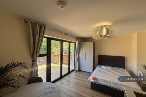 Studio to rent, The Curve, London, W12
