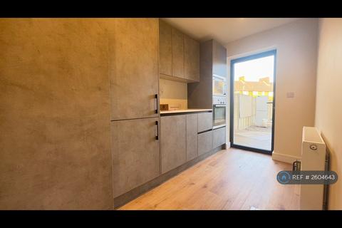 Studio to rent, The Curve, London, W12