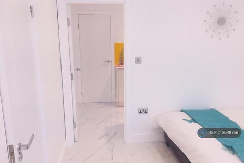 Studio to rent, Chaucer Avenue, Richmond, TW9