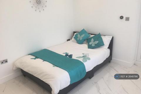 Studio to rent, Chaucer Avenue, Richmond, TW9