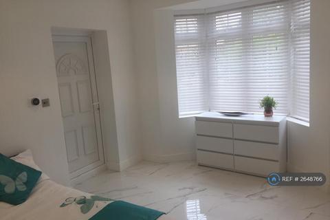 Studio to rent, Chaucer Avenue, Richmond, TW9