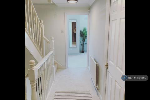 6 bedroom detached house to rent, Nightingale Shott, Egham, TW20