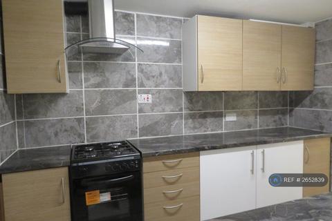 4 bedroom terraced house to rent, Town Road, London, N9
