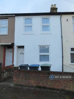 4 bedroom terraced house to rent, Town Road, London, N9
