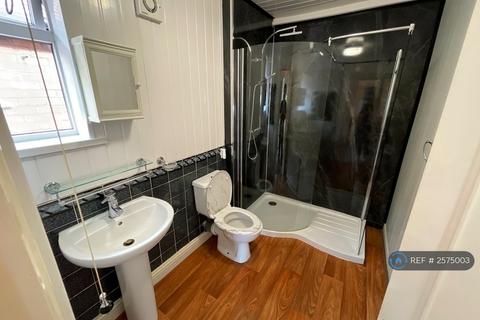 3 bedroom semi-detached house to rent, Rock Road, Solihull, B92