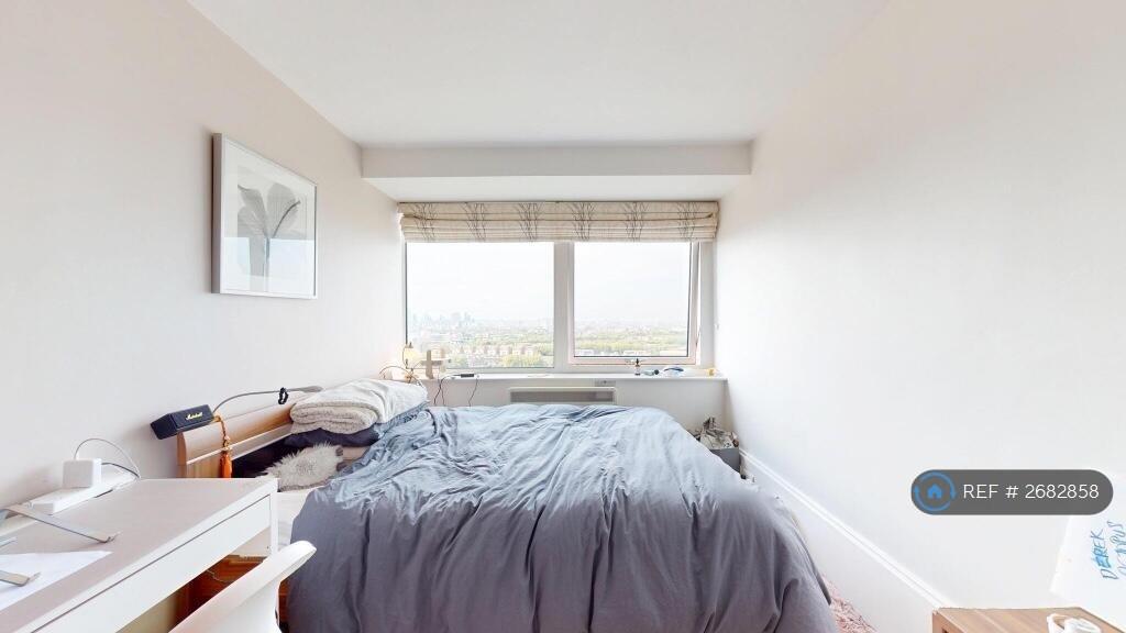 Bedroom 1 (With West London Views)
