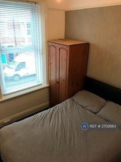 3 bedroom flat to rent, Heaton, Heaton, Newcastle Upon Tyne, NE6