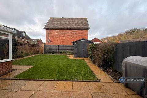 4 bedroom detached house to rent, Galleon Way, Upnor, Rochester, ME2