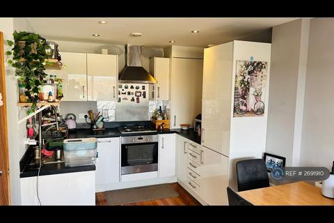 2 bedroom flat to rent, Aquarius Court, Edgware, HA8