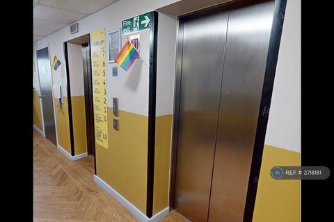 1 bedroom in a flat share to rent, Quantam Court, London, E1