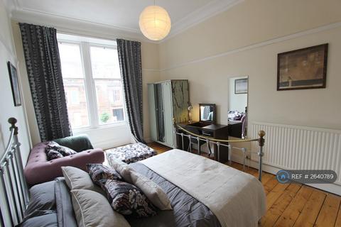 3 bedroom flat to rent, Clarence Drive, Glasgow, G12