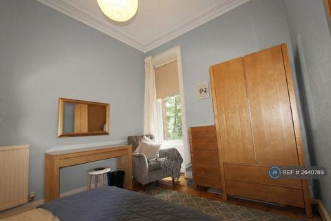 3 bedroom flat to rent, Clarence Drive, Glasgow, G12