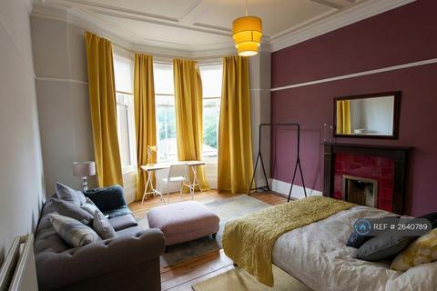 3 bedroom flat to rent, Clarence Drive, Glasgow, G12