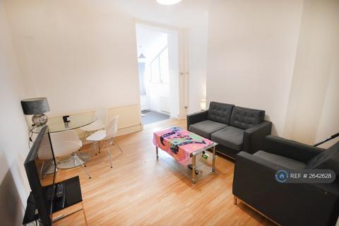 3 bedroom terraced house to rent, Blandford Road, Salford, M6
