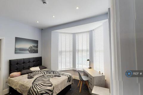 1 bedroom in a house share to rent, Park Bank, Salford, M5