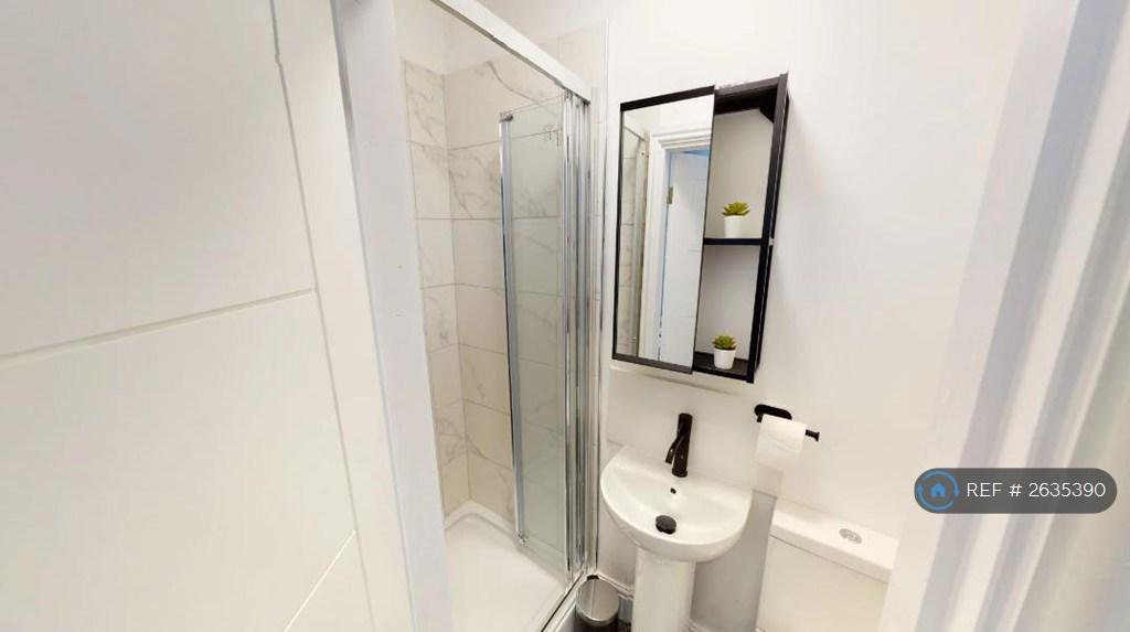 Room 1 En-Suite Toilet And Bath