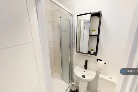 1 bedroom in a house share to rent, Park Bank, Salford, M5