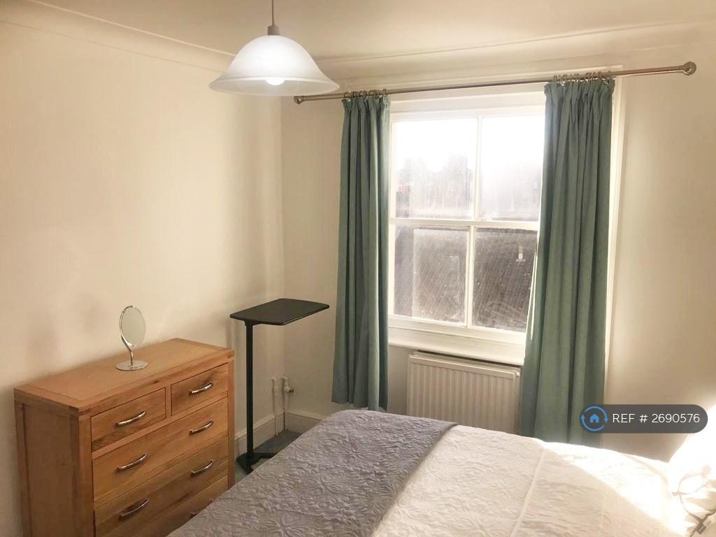 3rd Floor Ensuite Double Rear Bedroom