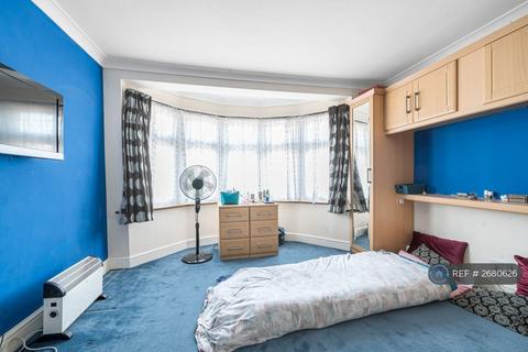 3 bedroom terraced house to rent, Studley Drive, Ilford, IG4