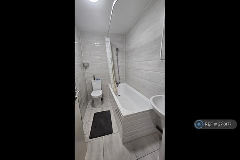 2 bedroom flat to rent, Barrington Road, London, E12