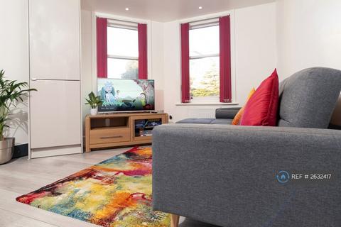 2 bedroom flat to rent, Lovely, Bournemouth, BH1
