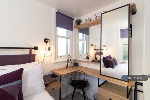 2 bedroom flat to rent, Lovely, Bournemouth, BH1