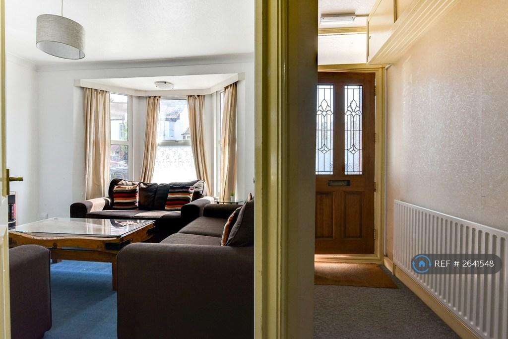 Hallway/Lounge