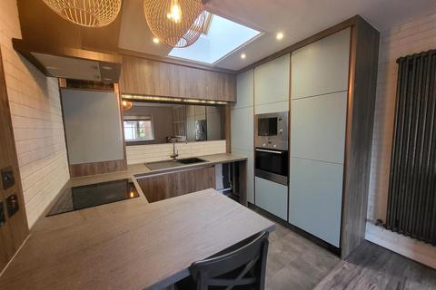 2 bedroom coach house to rent, Chancel Drive, Wainscott, Rochester