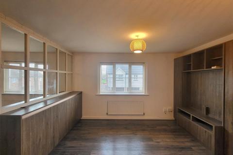 2 bedroom coach house to rent, Chancel Drive, Wainscott, Rochester