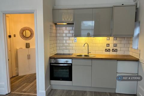undefined, Basingstoke Road, Reading, RG2