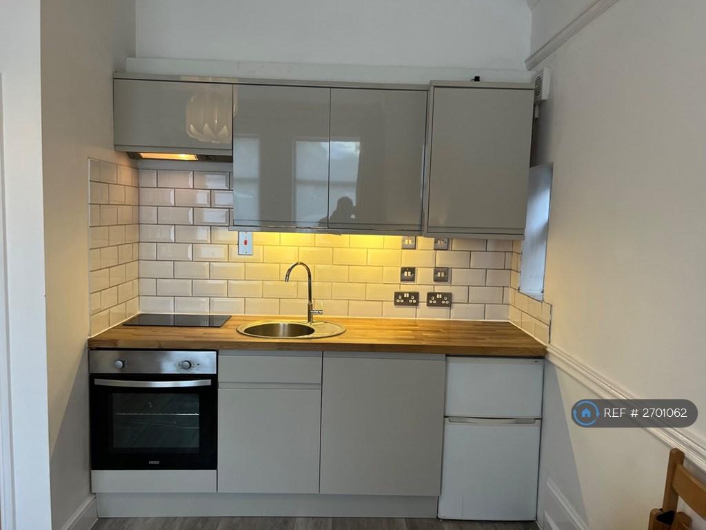 Fan Oven, Hob, Washer Dryer, Fridge/Freezer