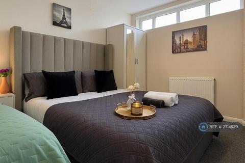 3 bedroom terraced house to rent, Ironmongers Place, London, E14