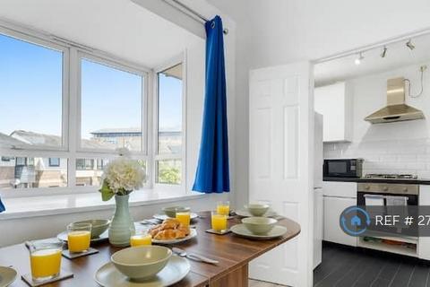 3 bedroom terraced house to rent, Ironmongers Place, London, E14