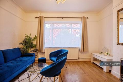4 bedroom detached house to rent, Fircroft Road, London, SW17