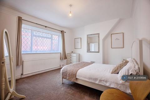 4 bedroom detached house to rent, Fircroft Road, London, SW17