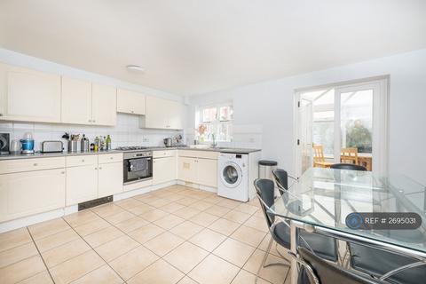 5 bedroom terraced house to rent, Macmillan Way, London, SW17