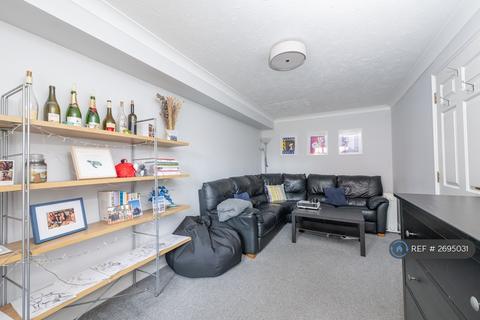5 bedroom terraced house to rent, Macmillan Way, London, SW17
