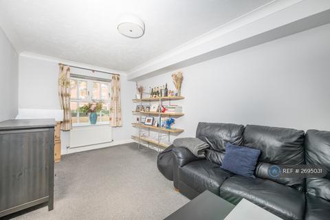 5 bedroom terraced house to rent, Macmillan Way, London, SW17