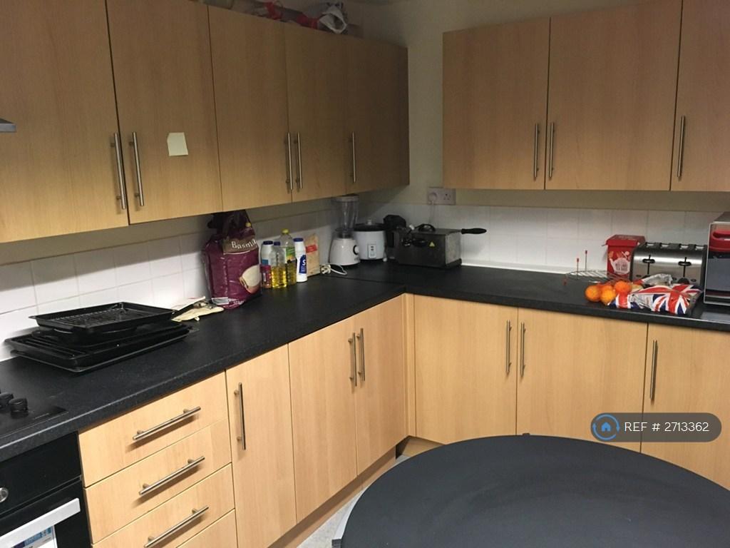 Communal Kitchen 01