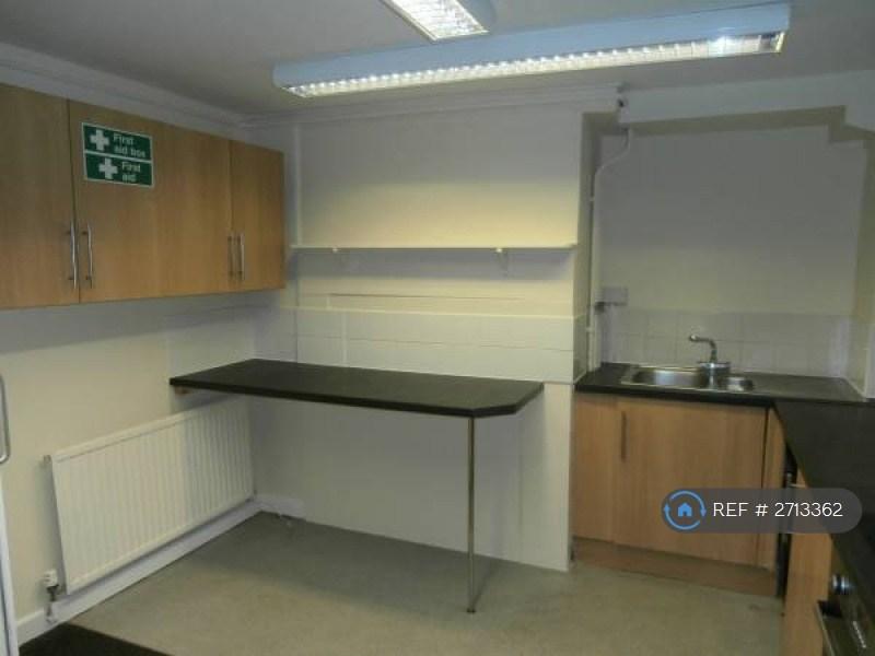 Communal Kitchen 02