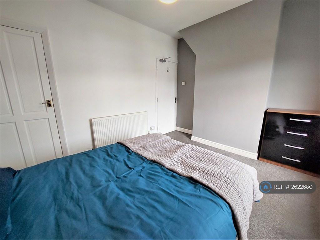 Room 3 With Built In Wardrobe - Let