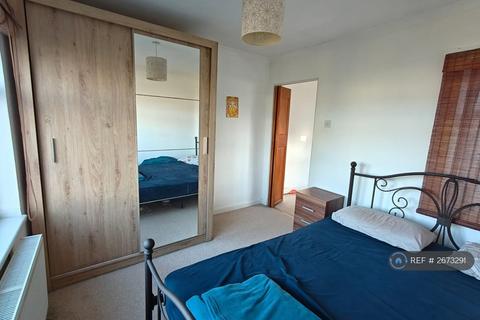 3 bedroom semi-detached house to rent, Birch Grove, Welling, DA16