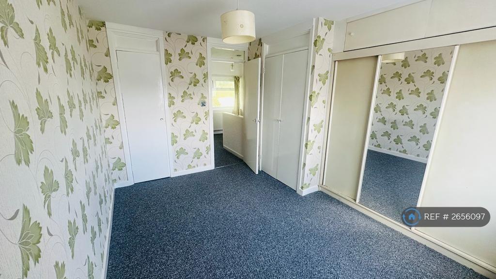 Bedroom 2 - Wardrobe