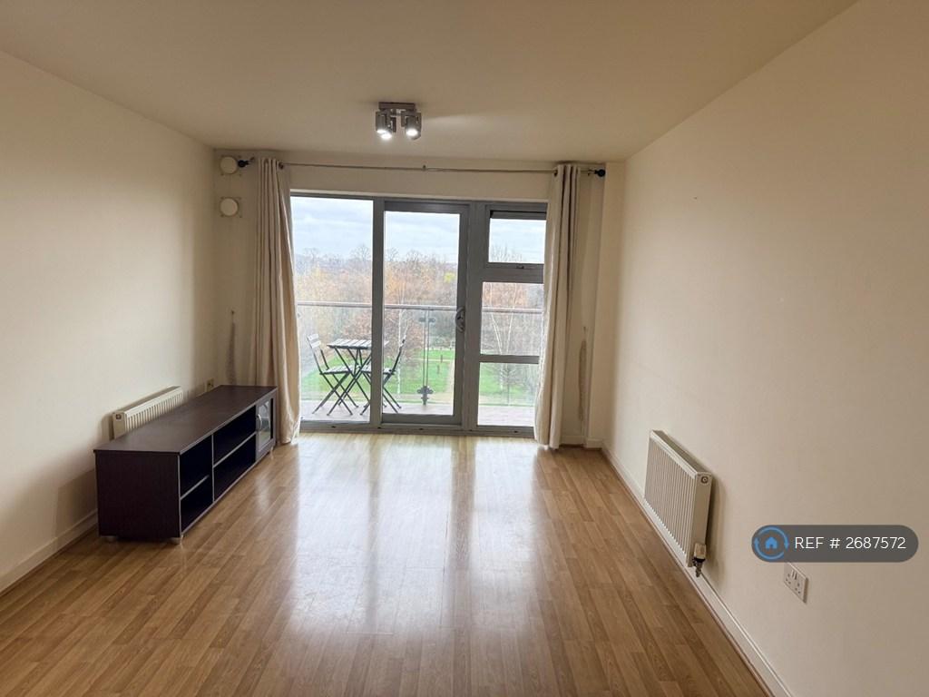 Living Room/Balcony