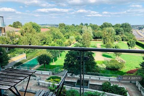 2 bedroom flat to rent, Queen Mary Avenue, London, E18
