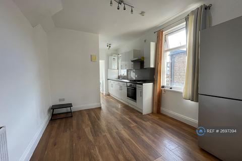 3 bedroom flat to rent, Stanley Road, London, E12