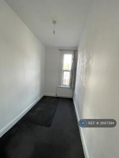 3 bedroom flat to rent, Stanley Road, London, E12