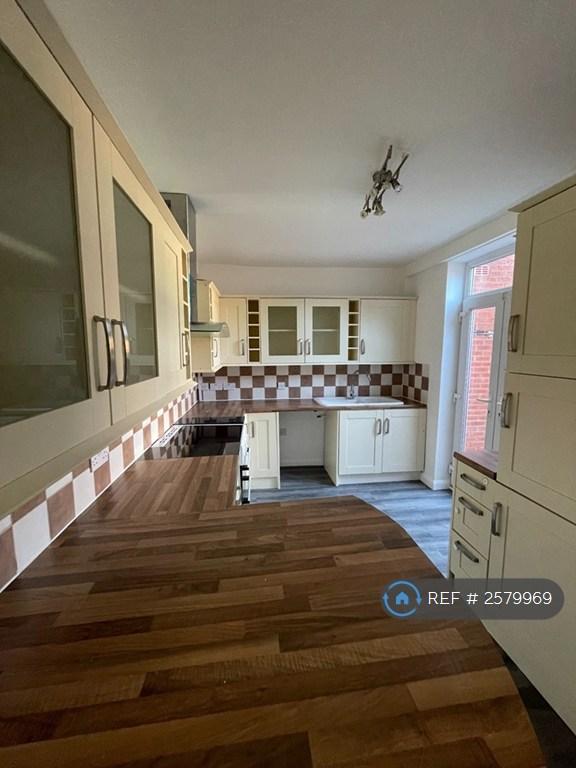 Large Fitted Kitchen With Breakfast Bar