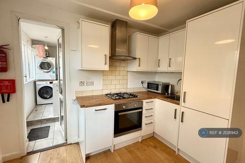 4 bedroom maisonette to rent, Malcolm House, London, N1
